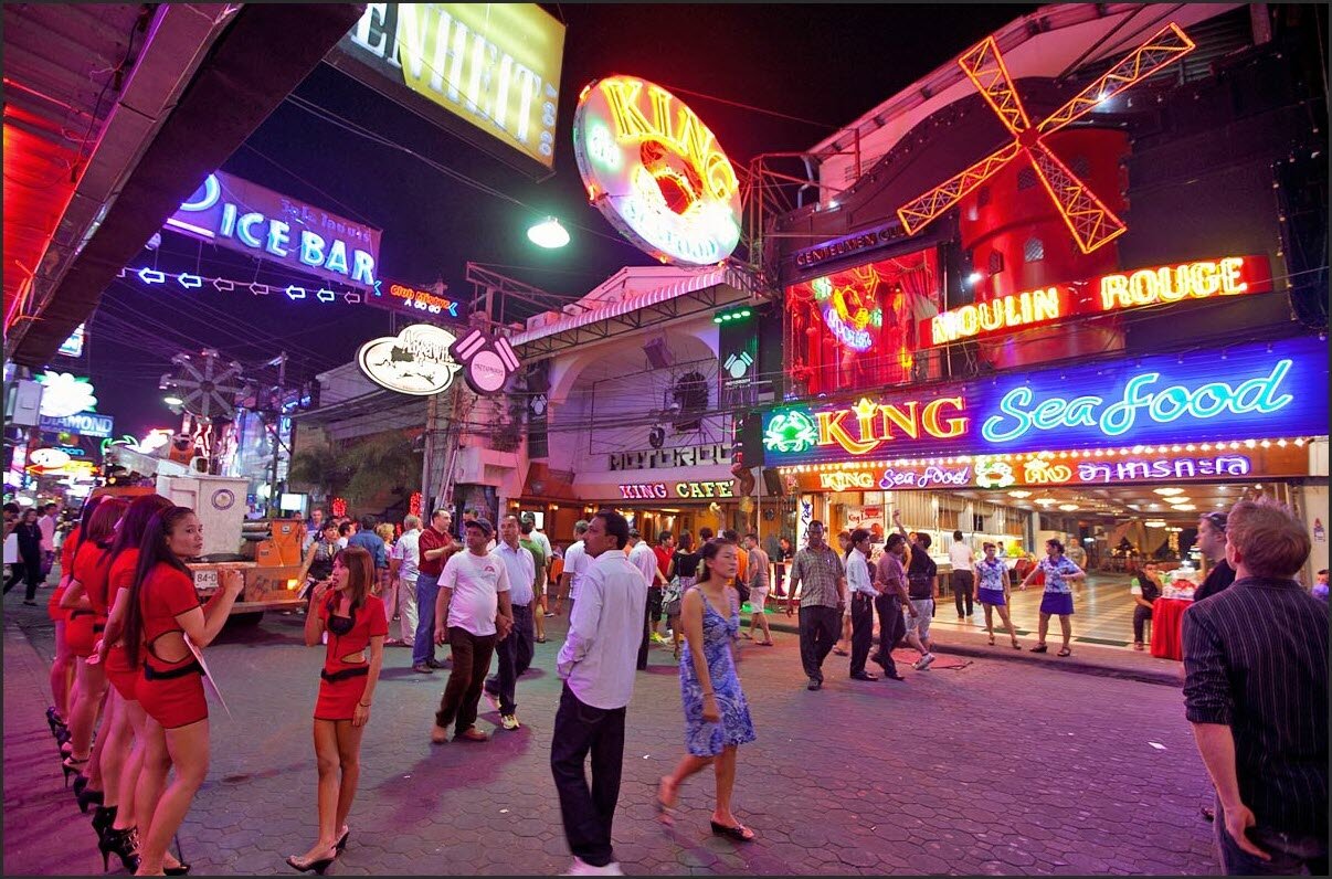 Что такое пинг понг шоу в тайланде. Тайланд Паттайя Волкин стрит. Улица Уокинг-стрит в Паттайе. Паттайя улица Волкин-стрит. Таиланд улица Волкин стрит.